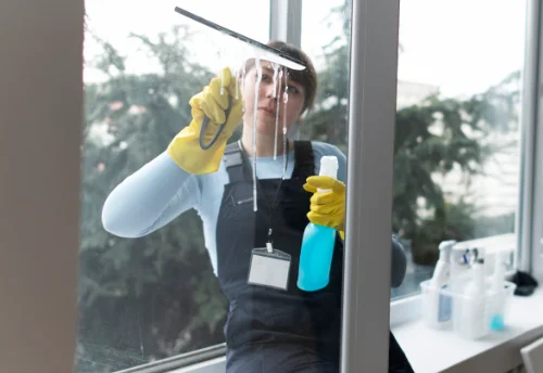 Nettoyage de vitres intérieures et extérieures à Kerlouan